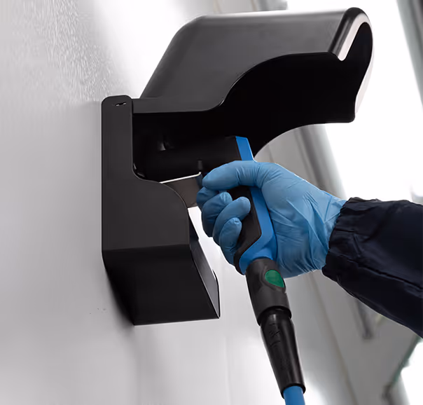 IONSTAR® im Halter in der Lackierkabine